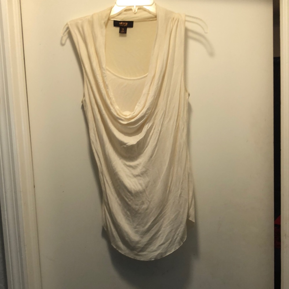 Sleeveless white top with a drop cleavage